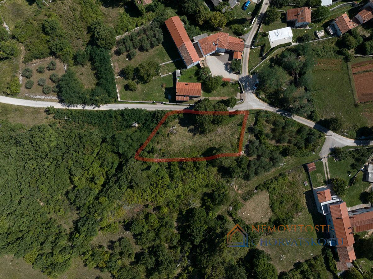 Prodej stavebního pozemku 988 m² – pohled 4