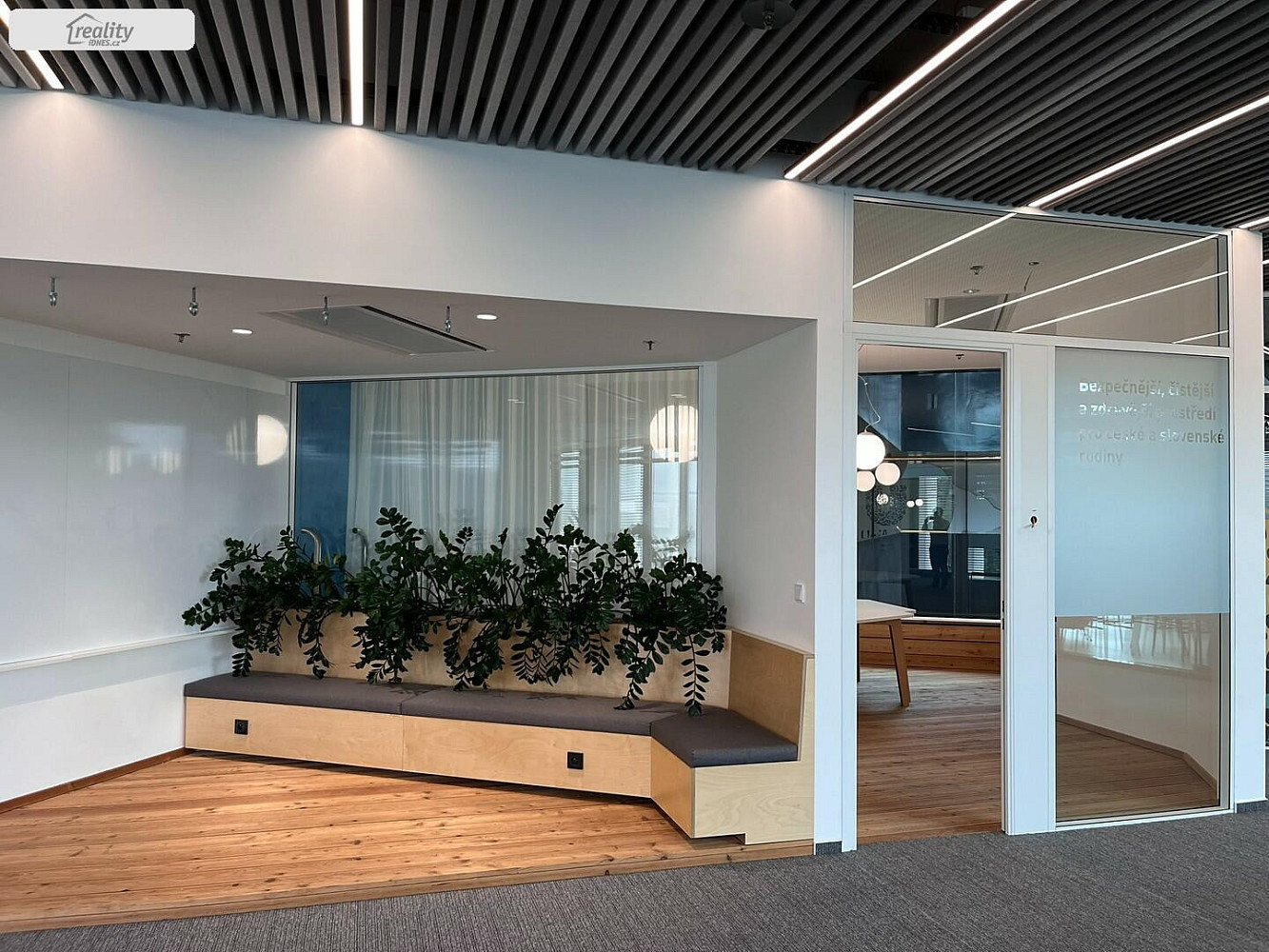 Pronájem kanceláře 690 m² – další