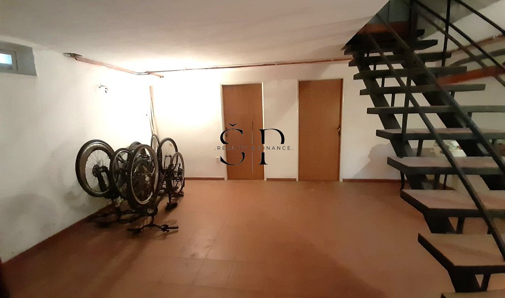 Pronájem domu 300 m² s pozemkem 2 218 m², Jesenice – náhled fotky 14