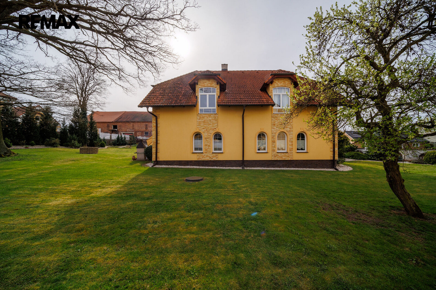 Prodej domu 410 m² s pozemkem 2 086 m² – fotografie 2