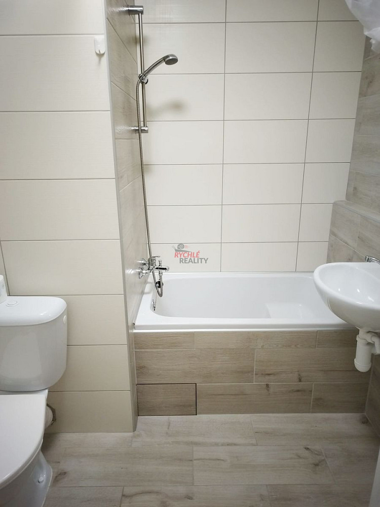 Pronájem bytu 1+kk 28 m² – fotografie 3