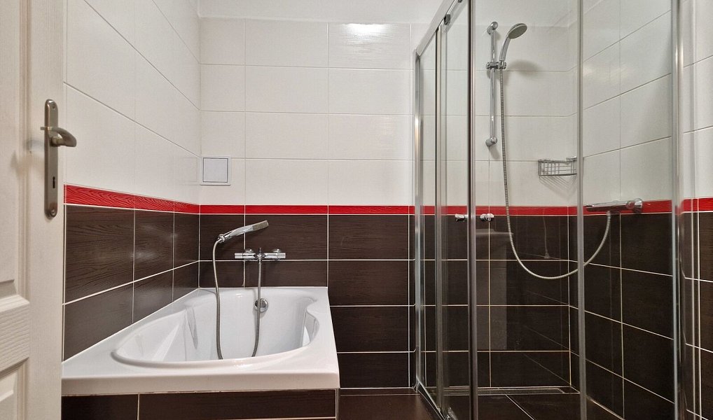 Prodej ubytovacího objektu 316 m², Benešov u Semil – náhled fotky 26