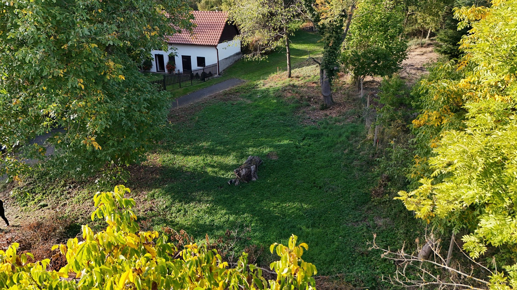 Prodej stavebního pozemku 802 m² – fotografie 3
