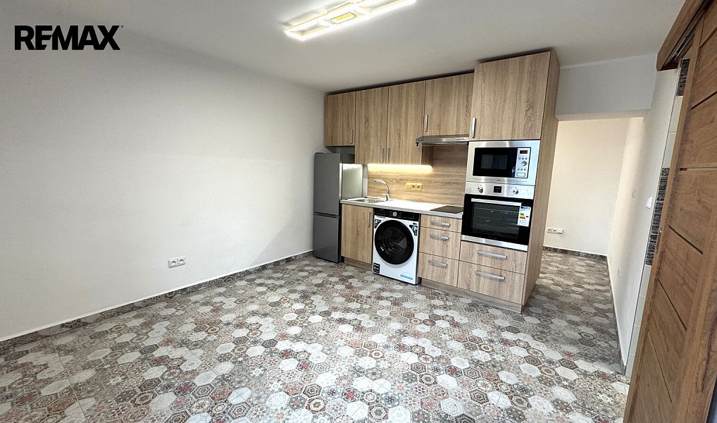 Pronájem bytu 1+kk 28 m², Břeclav – náhled fotky 2