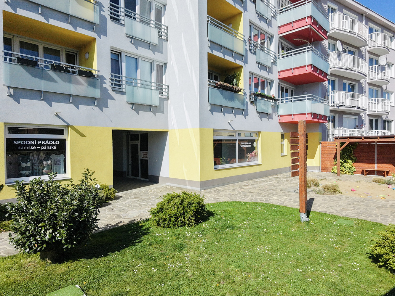 Pronájem obchodních prostor 39 m², Benešov