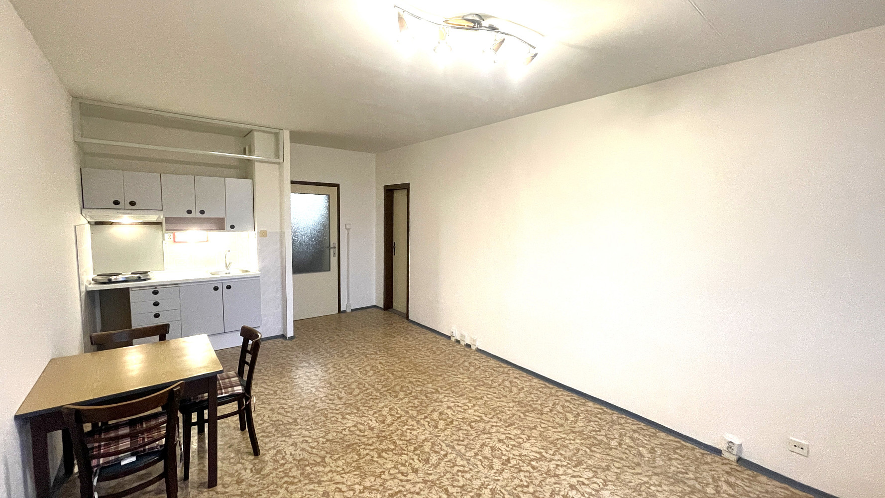 Pronájem bytu 1+kk 30 m² — photo 3