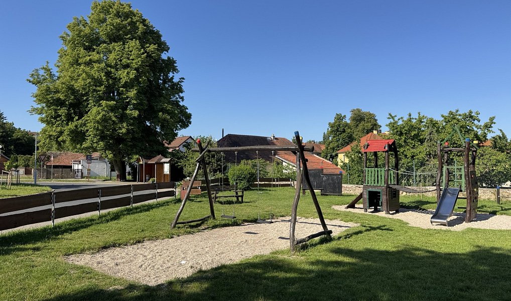 Prodej stavebního pozemku 1 605 m², Vrbčany – náhled fotky 11