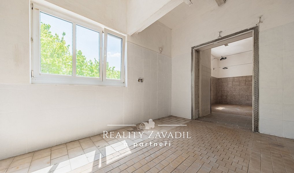 Prodej výrobních prostor 940 m², Koleč – náhled fotky 18
