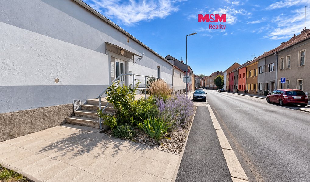 Pronájem bytu 2+kk, 38 m², Louny