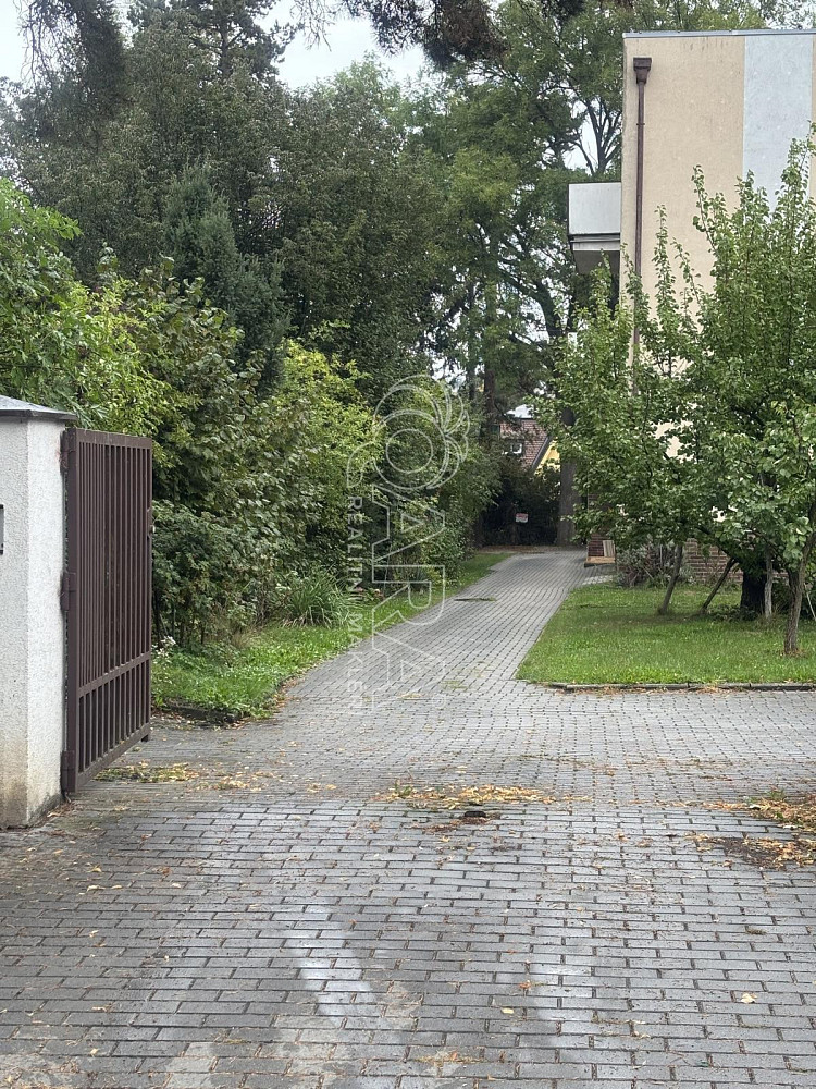 Samostatná garáž v zahradě, 19m2, Praha 4 - Krč – fotografie 4