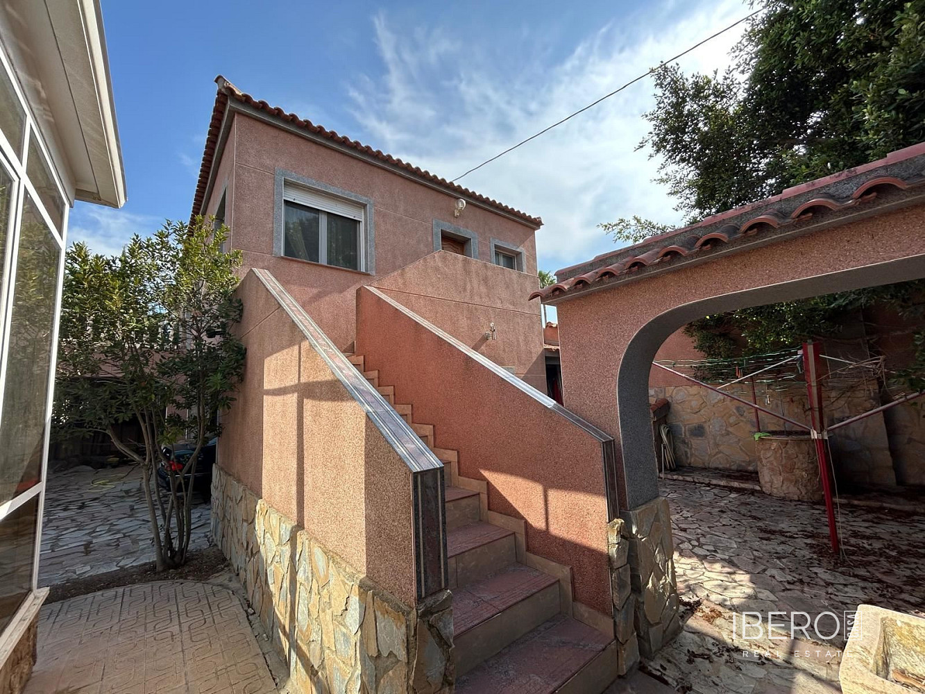 Prodej domu 390 m² s pozemkem 2 800 m² — photo 2