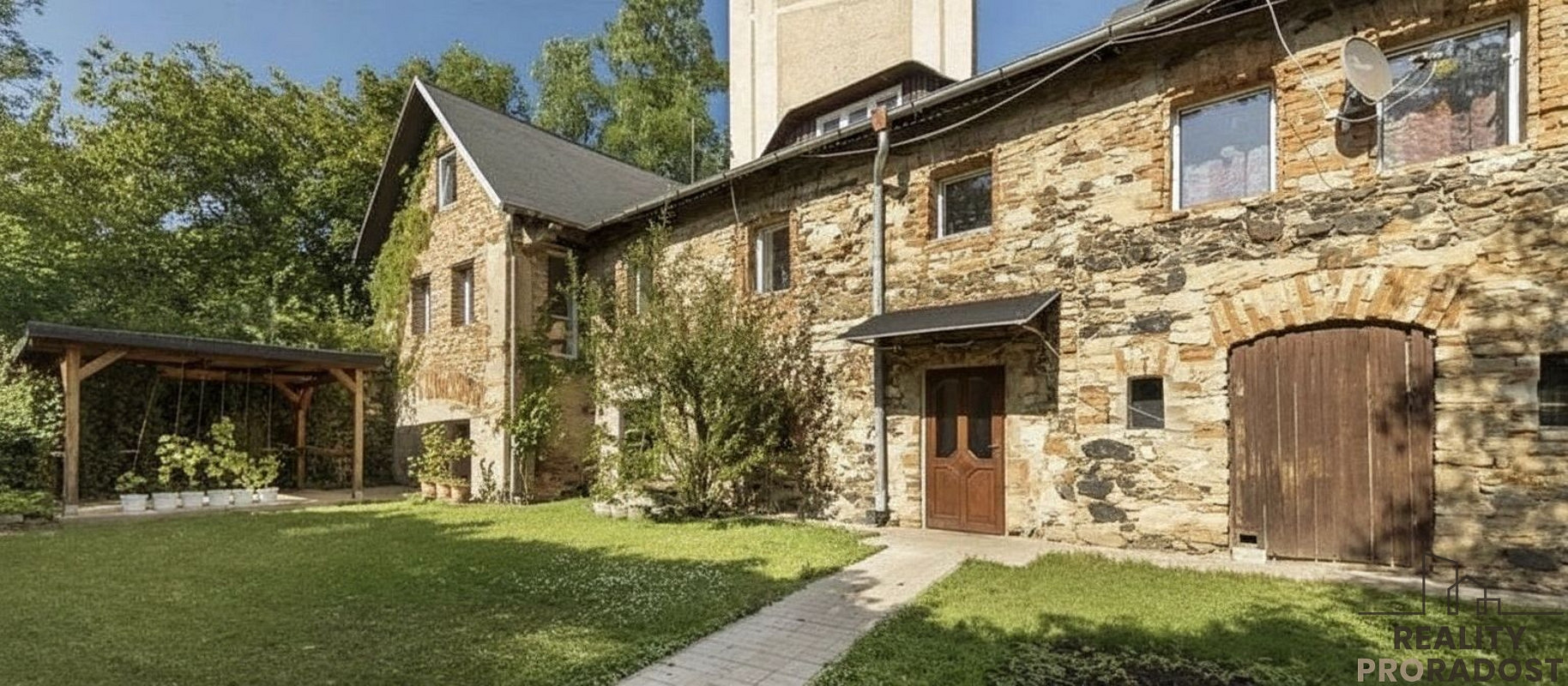 Prodej domu 210 m² s pozemkem 577 m²