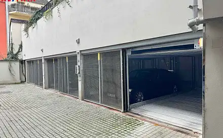 Prodej garážového stání, Praha 5 - Smíchov, Holečkova, Praha 5 - Smíchov