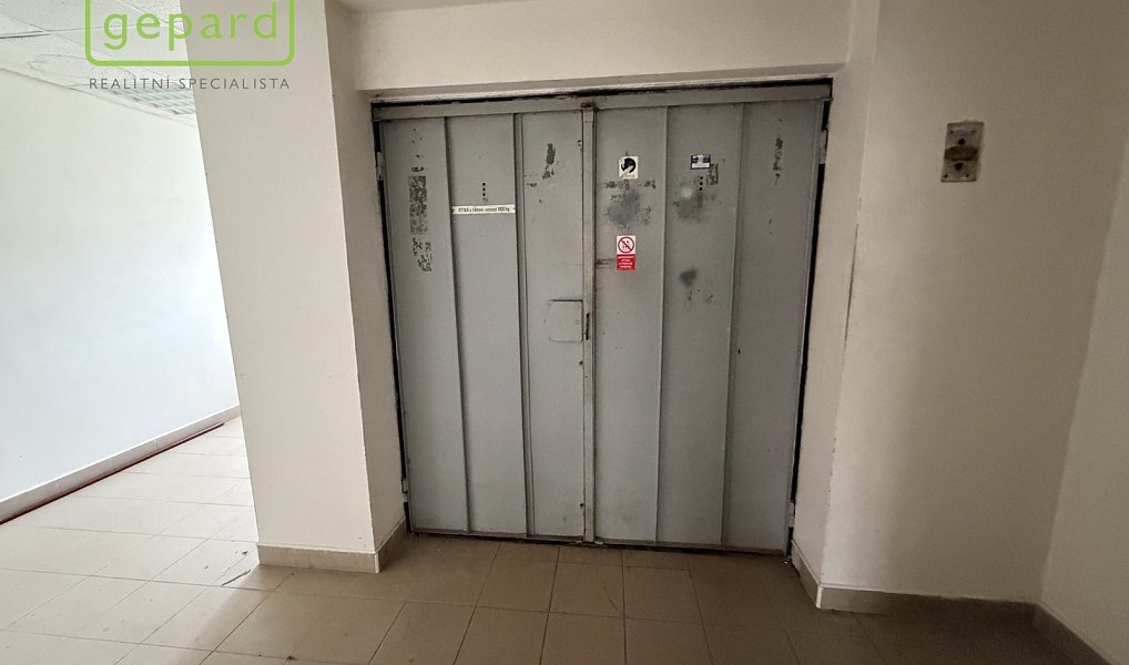 Pronájem obchodních prostor 305 m², Sokolov – náhled fotky 3