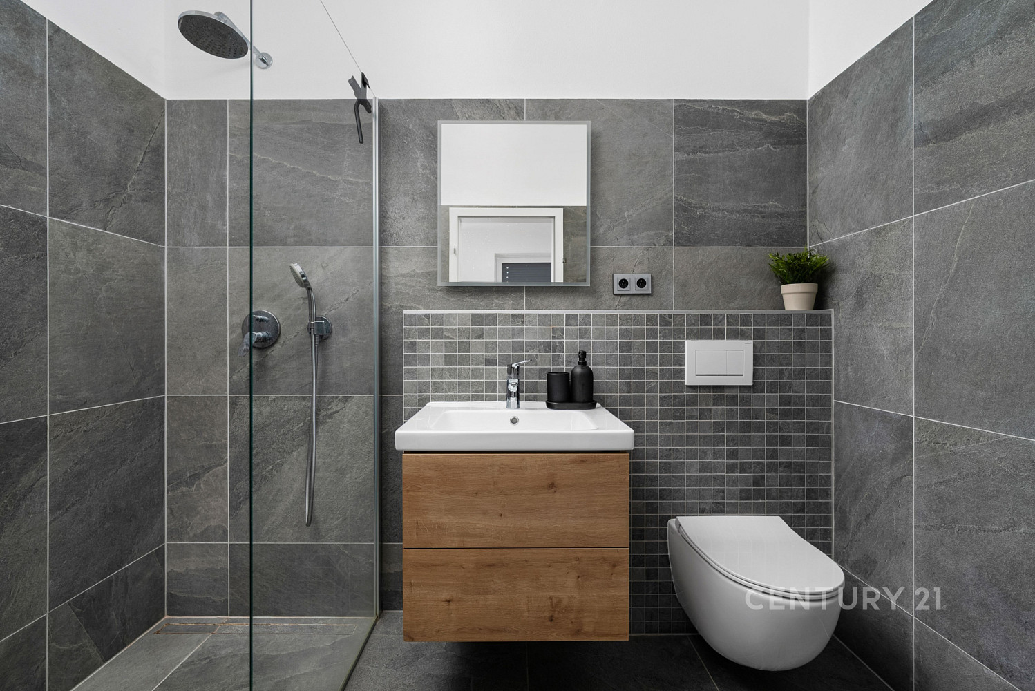 Prodej domu 172 m² s pozemkem 612 m² – fotografie 2