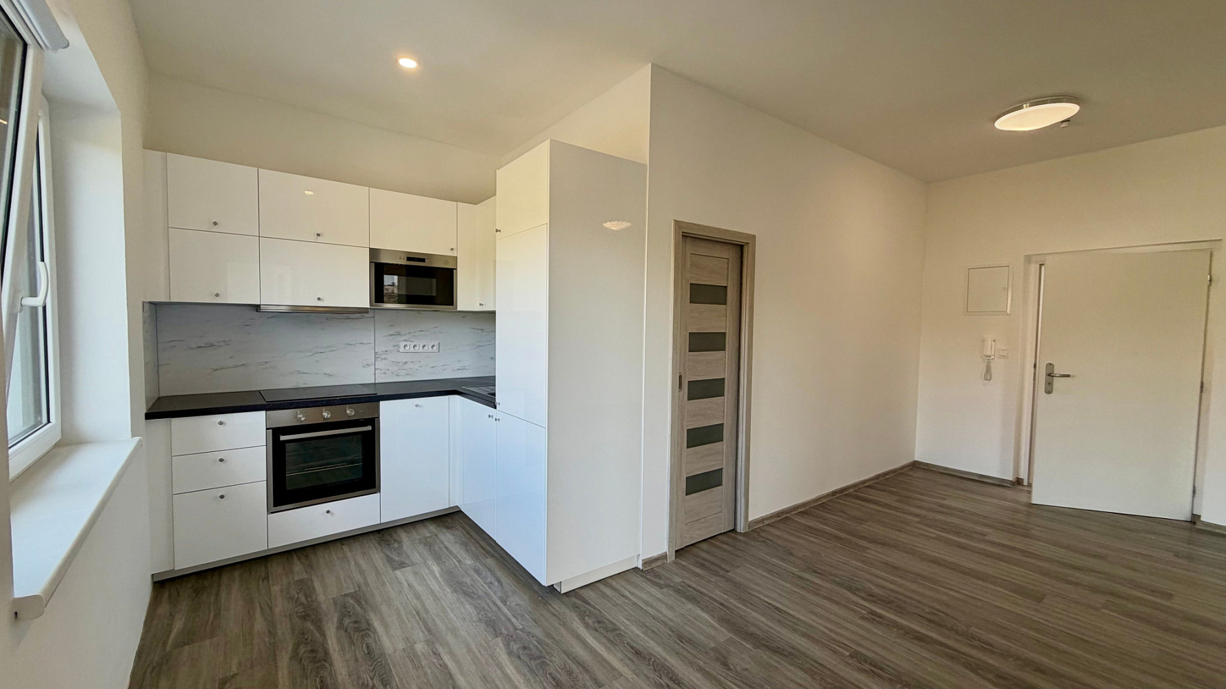 Pronájem bytu 2+kk 50 m² – fotografie 2