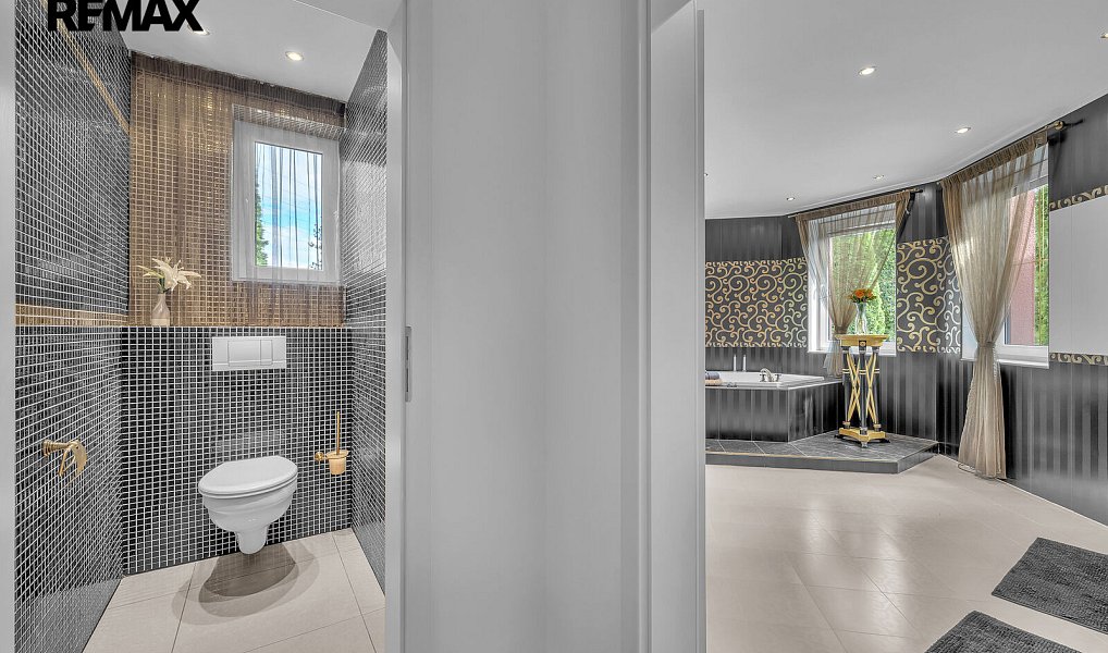 Prodej domu 285 m² s pozemkem 968 m², Šestajovice – náhled fotky 16