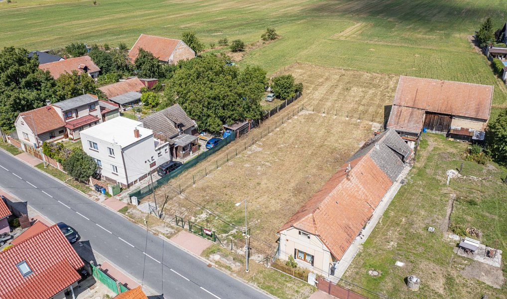 Prodej stavebního pozemku 2 134 m², Dvory – náhled fotky 3