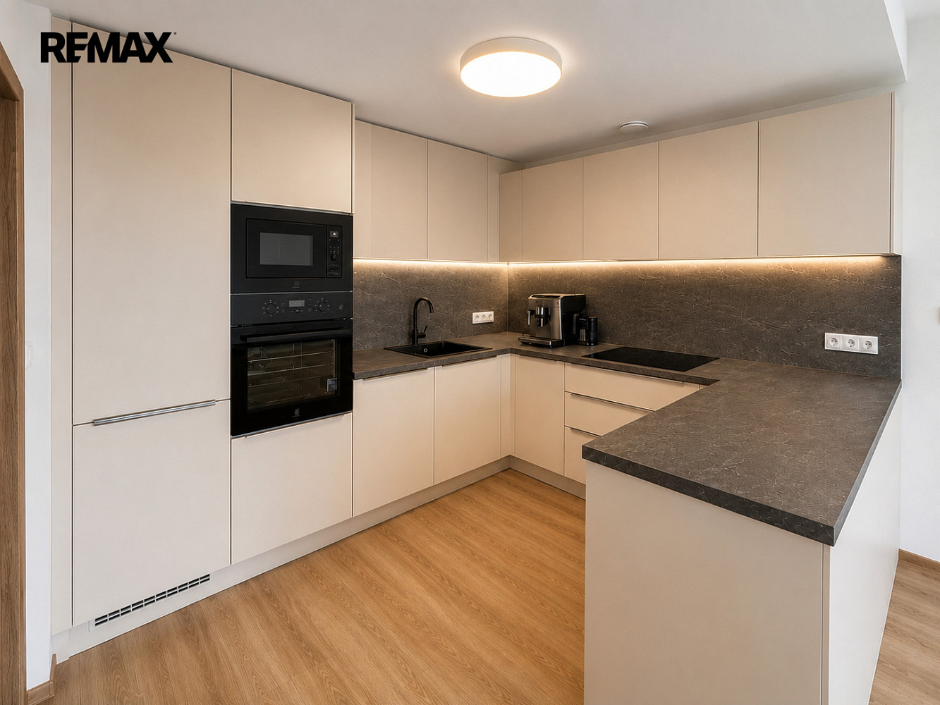 Pronájem bytu 2+kk 54 m² — photo 3