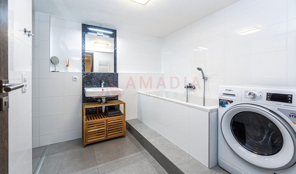 Prodej bytu 1+kk 80 m², Praha – náhled fotky 12