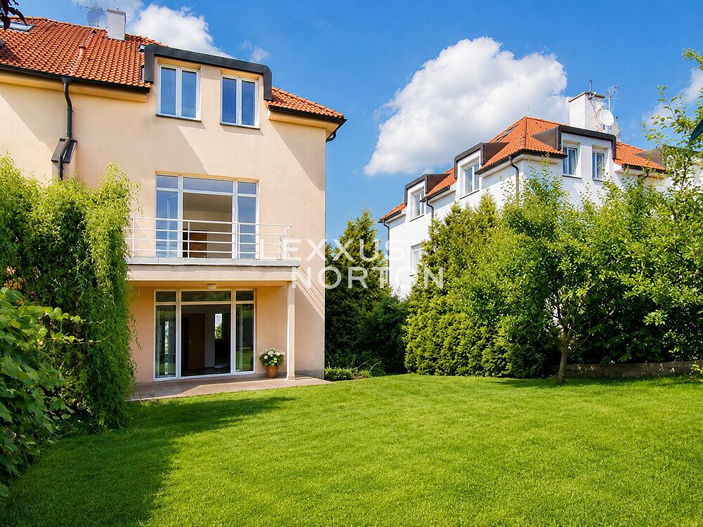 Pronájem domu 300 m² s pozemkem 1 000 m²