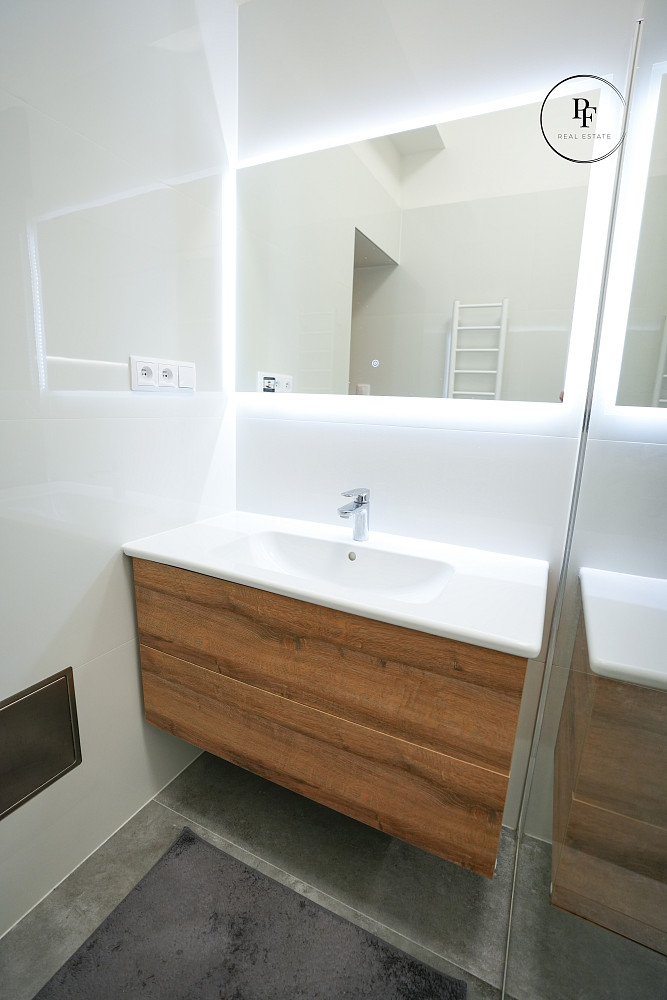 Pronájem bytu 2+kk 63 m² – pohled 6