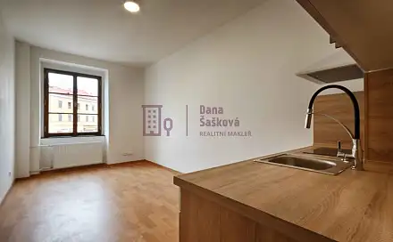 Pronájem bytu 1+kk 20 m², nám. Míru, Jindřichův Hradec - Jindřichův Hradec I