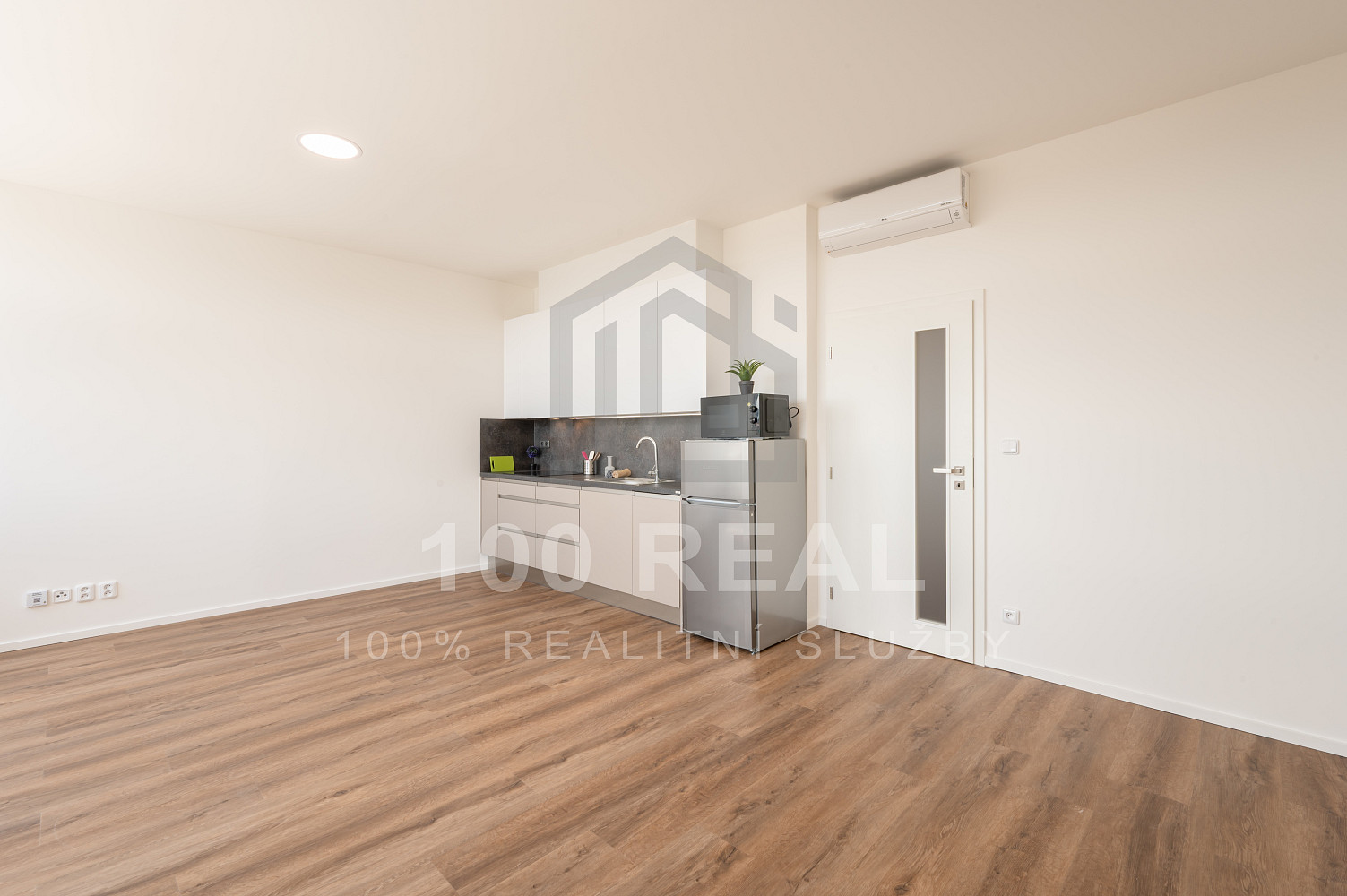 Pronájem bytu 1+kk 37 m² – fotografie 2