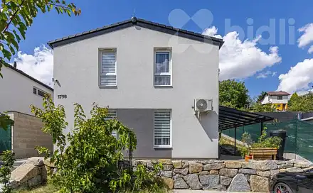 Prodej domu 96 m² s pozemkem 412 m², Višňovka, Kladno - Švermov