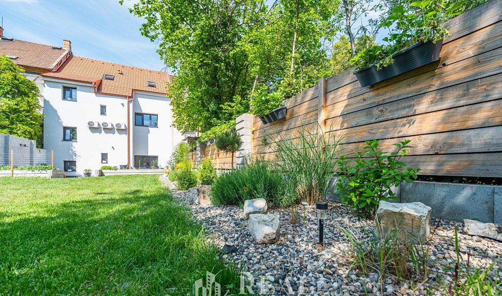 Prodej domu 240 m² s pozemkem 400 m², Louny – náhled fotky 2