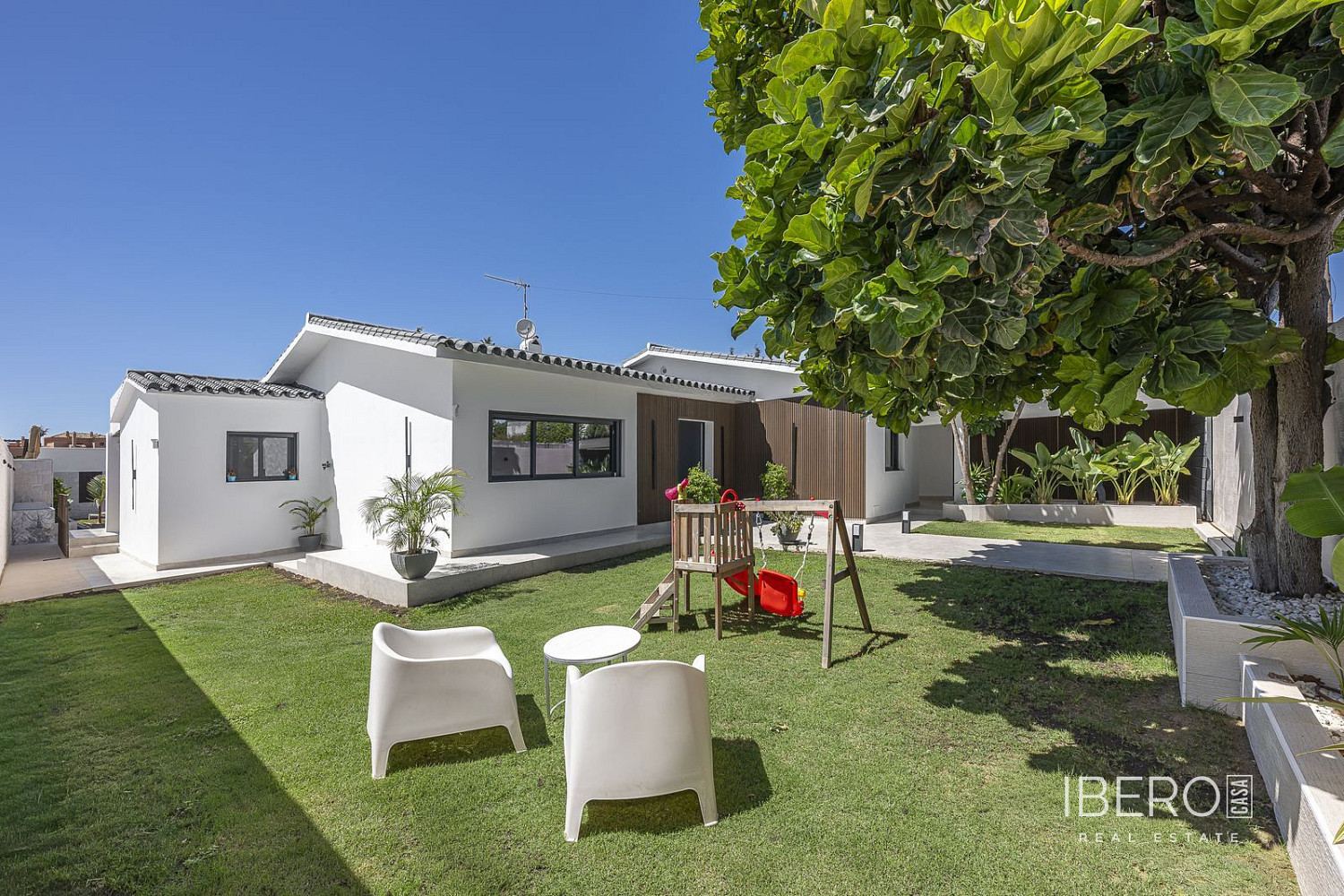 Casa 4+kk – Estepona, Barriada Islas Canarias - Más