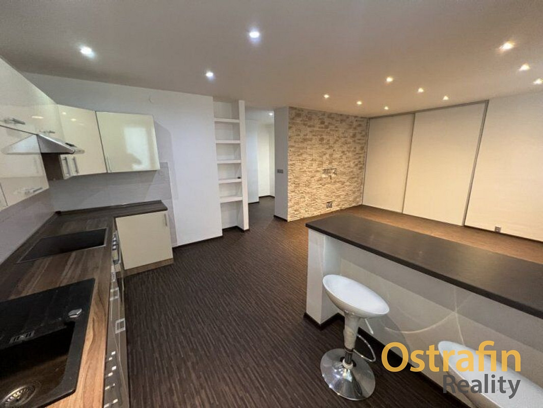 Pronájem bytu 2+kk 56 m² – fotografie 3