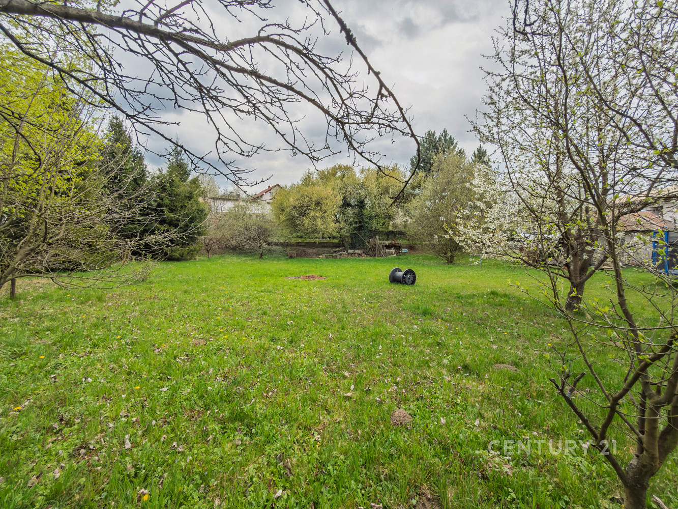 Prodej stavebního pozemku 1 904 m² – fotografie 2