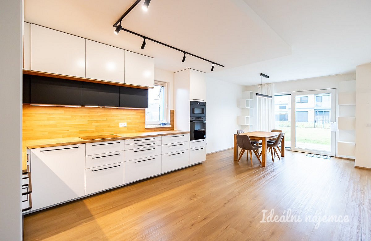 Pronájem domu 120 m² s pozemkem 640 m² – fotografie 4