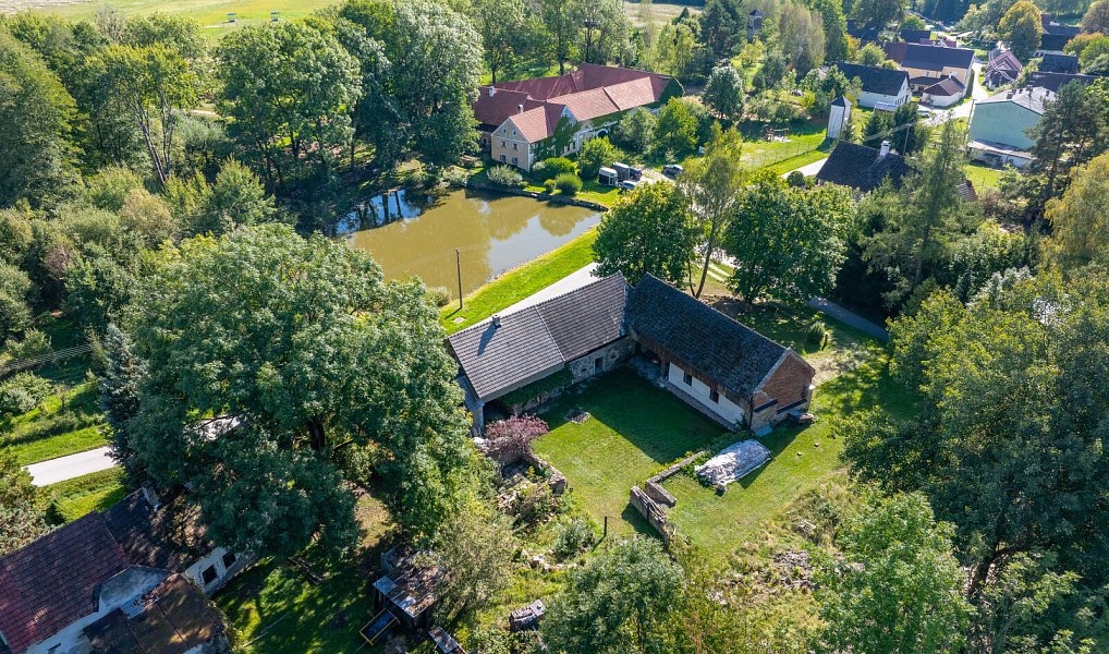 Prodej domu 252 m² s pozemkem 2 338 m², Blažejov – náhled fotky 3