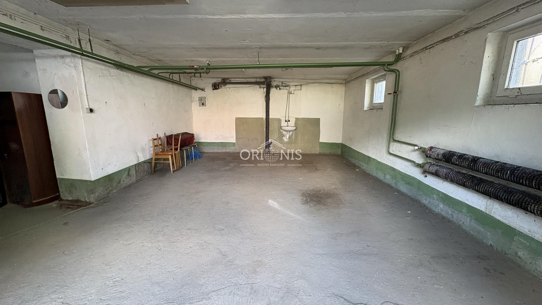 Garáž pro tři auta 52,9 m2 elektřina, voda, okna — photo 2