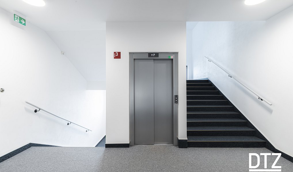 Pronájem kanceláře 277 m², Liberec – náhled fotky 13