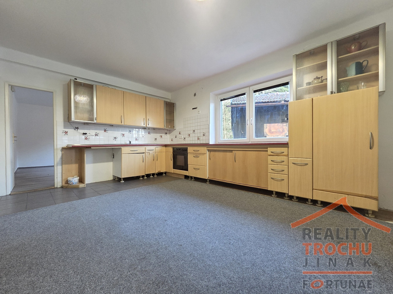 Prodej domu 230 m² s pozemkem 682 m² – fotografie 2