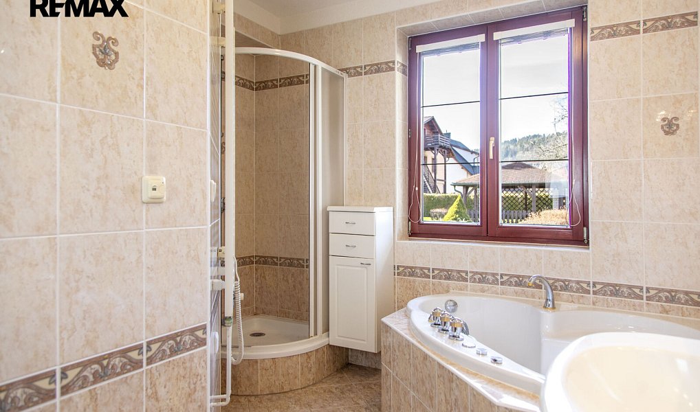Prodej domu 302 m² s pozemkem 1 176 m², Ratiboř – náhled fotky 17