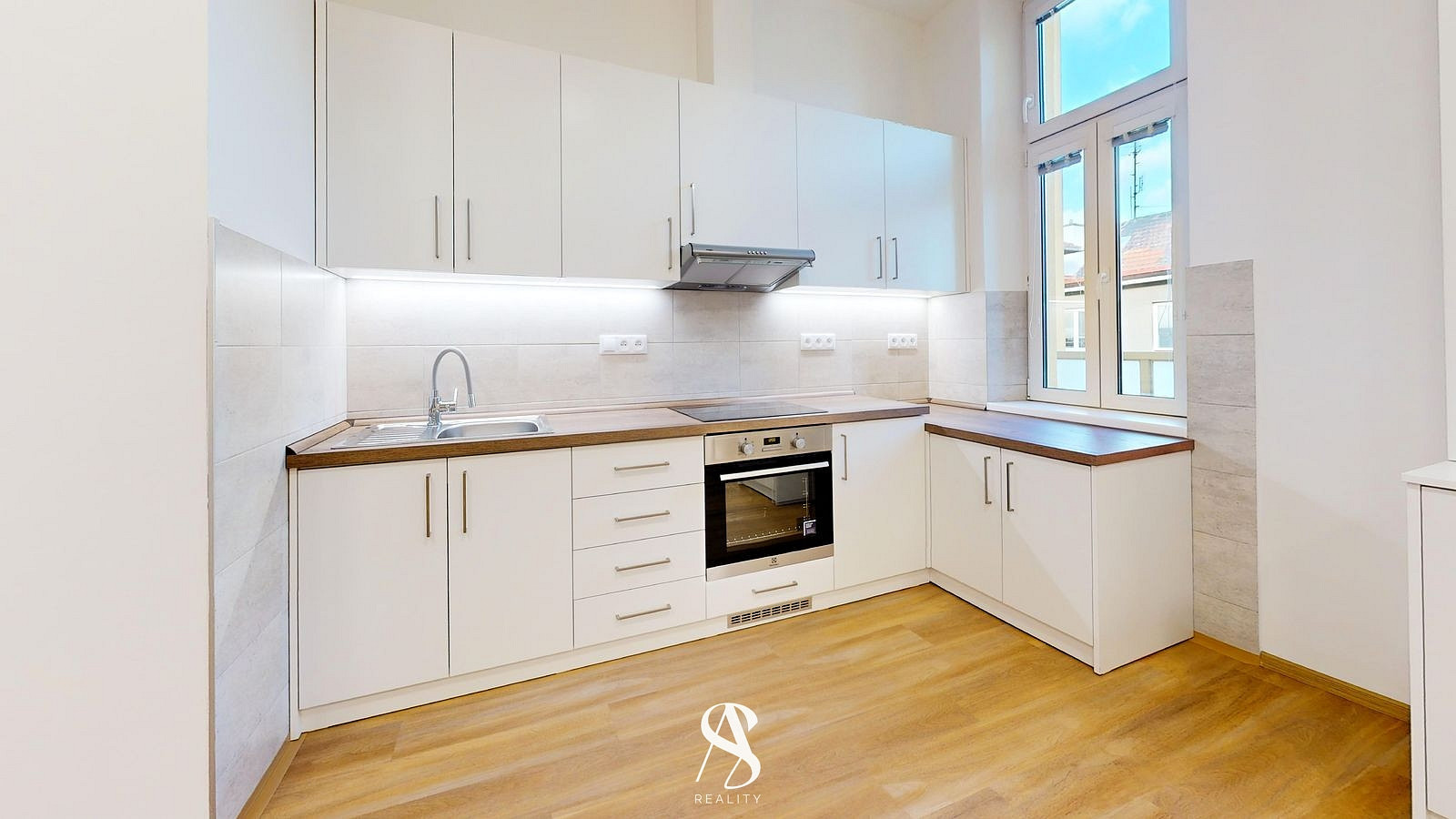 Pronájem bytu 3+kk 83 m² – fotografie 2