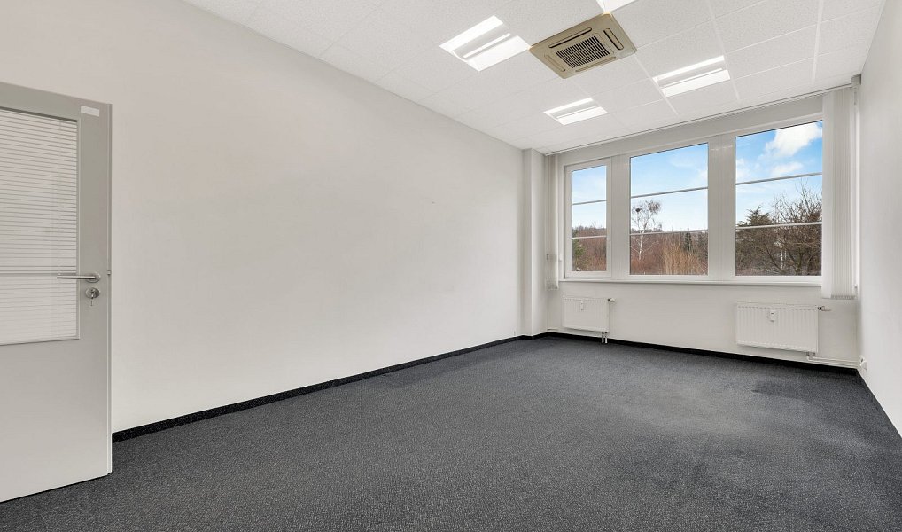 Pronájem kanceláře 445 m², Ořech – náhled fotky 7