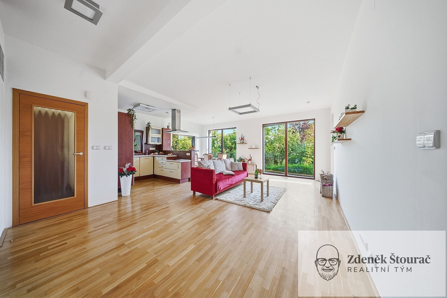 Prodej domu 159 m² s pozemkem 1 065 m² — photo 2