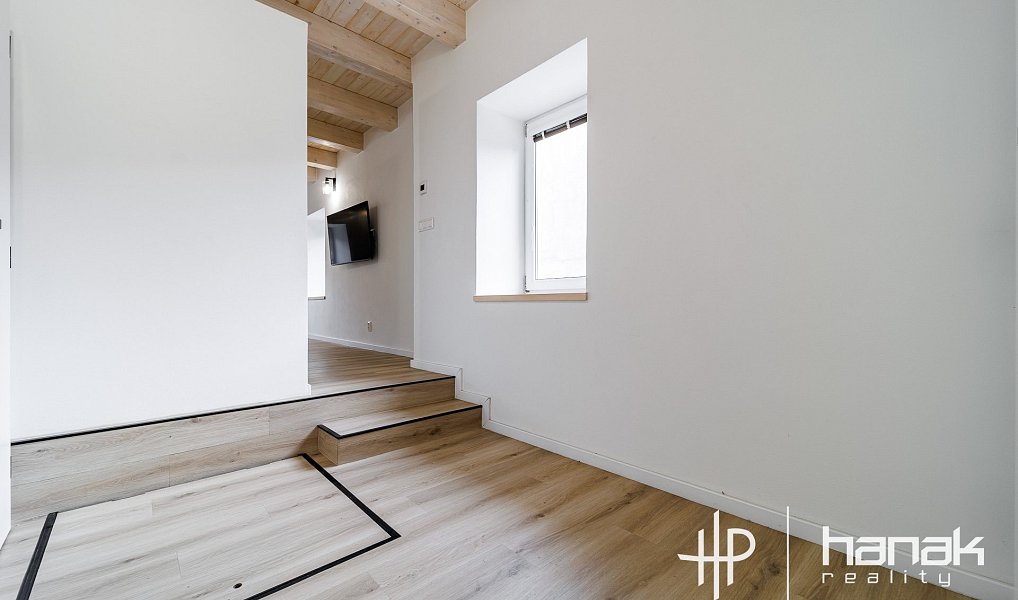 Pronájem bytu 3+kk 85 m², Velký Újezd – náhled fotky 13
