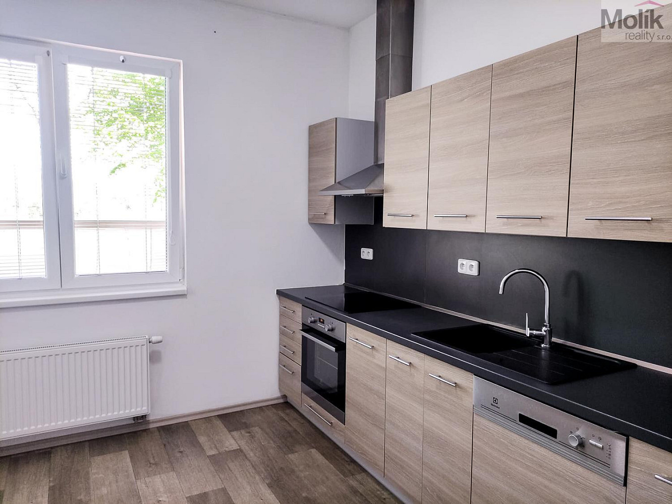 Prodej domu 2 493 m² s pozemkem 3 632 m² – pohled 3