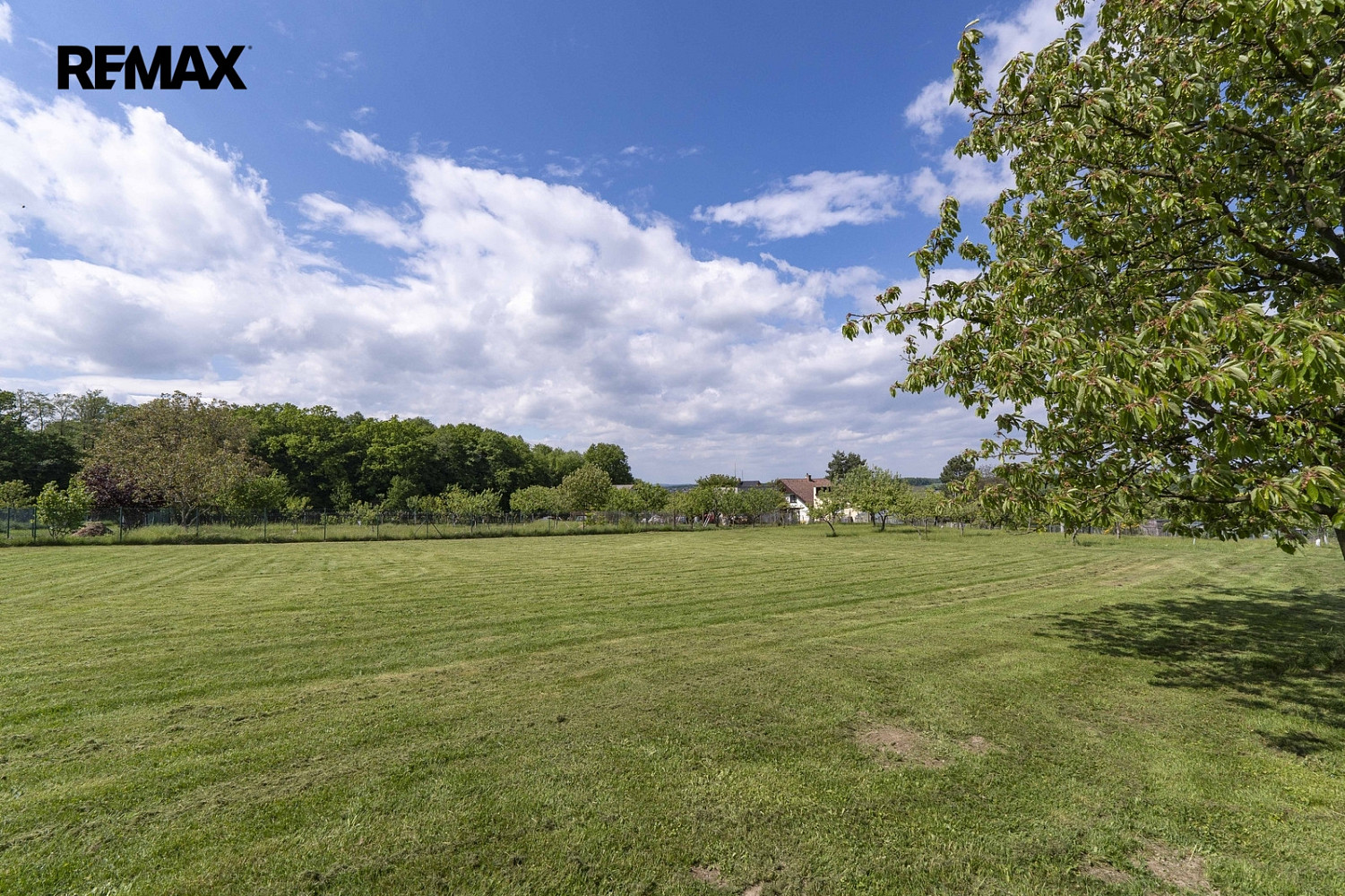 Prodej stavebního pozemku 2 193 m²