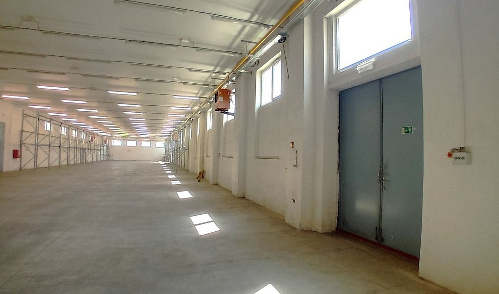 Pronájem skladovacích prostor 950 m², Hluboká nad Vltavou – náhled fotky 2