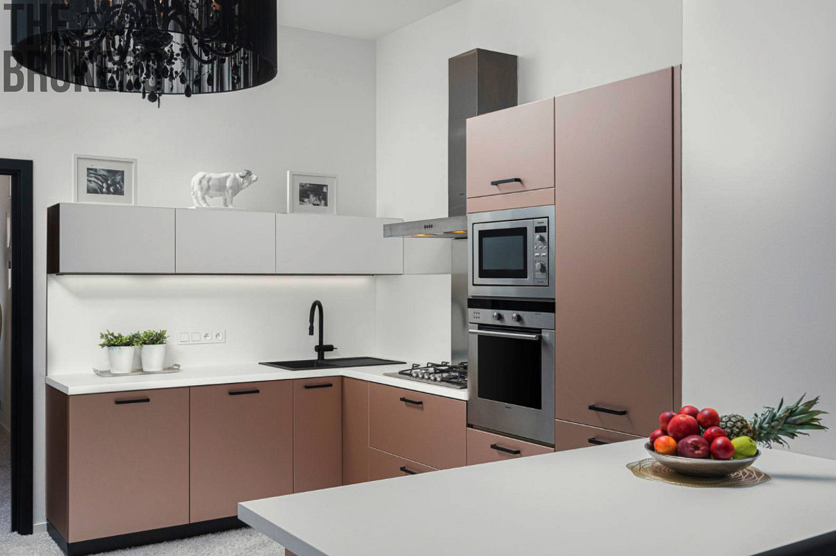 Pronájem bytu 4+kk 170 m² – fotografie 3
