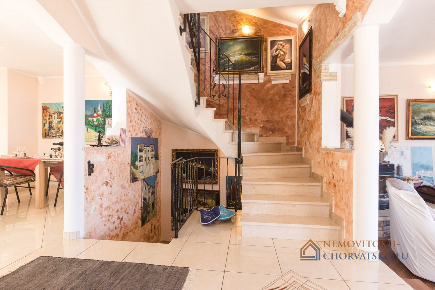 Prodej domu 267 m² s pozemkem 423 m² - Widok 5