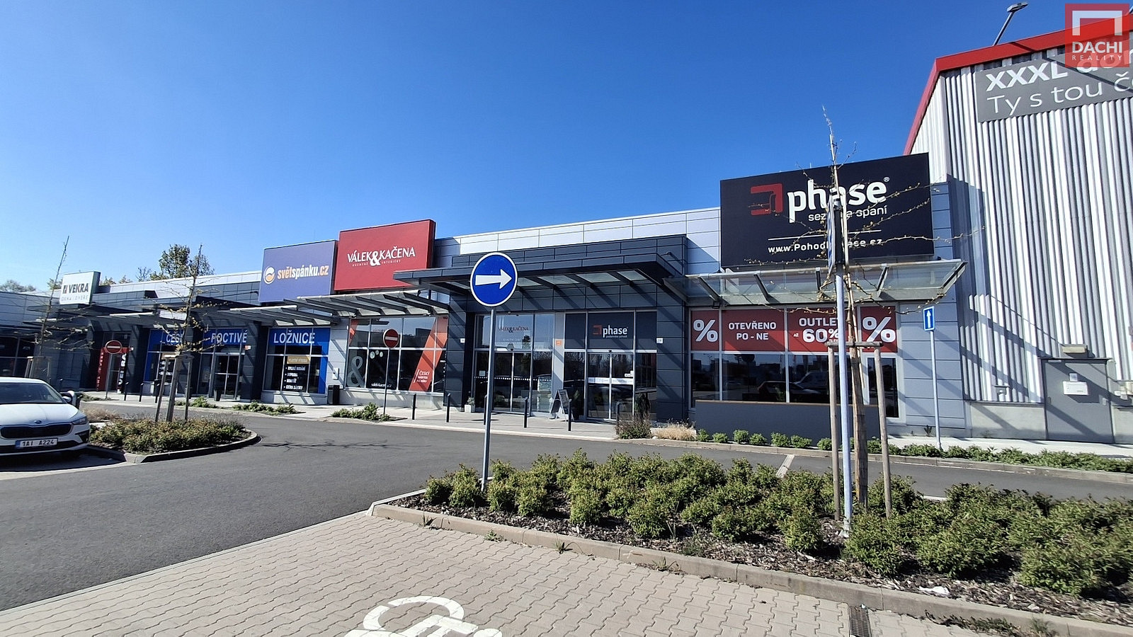 Pronájem obchodních prostor 300 m²