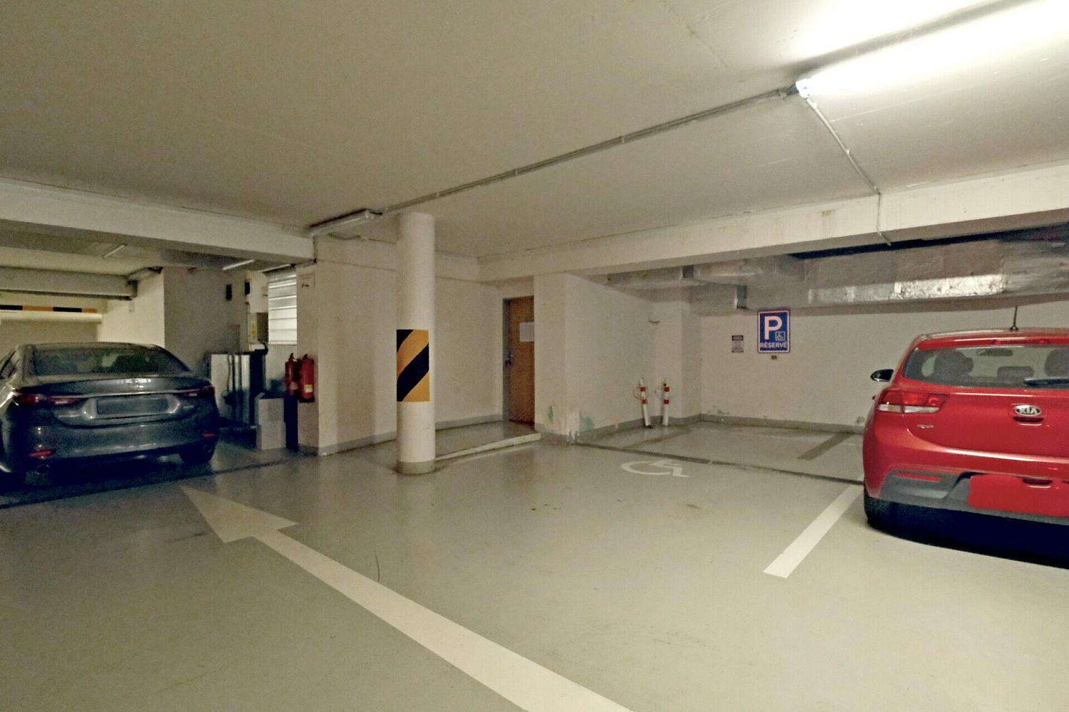 Garážové stání ul. v dolině, praha 4 michle